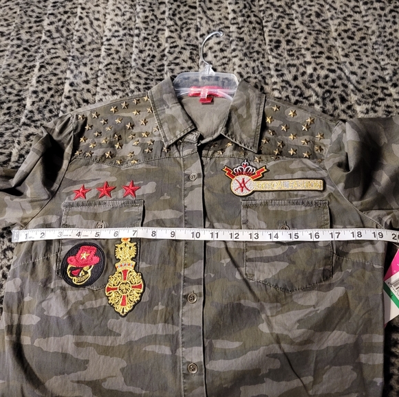Embellished Patch Shirt - Picture 4 of 7